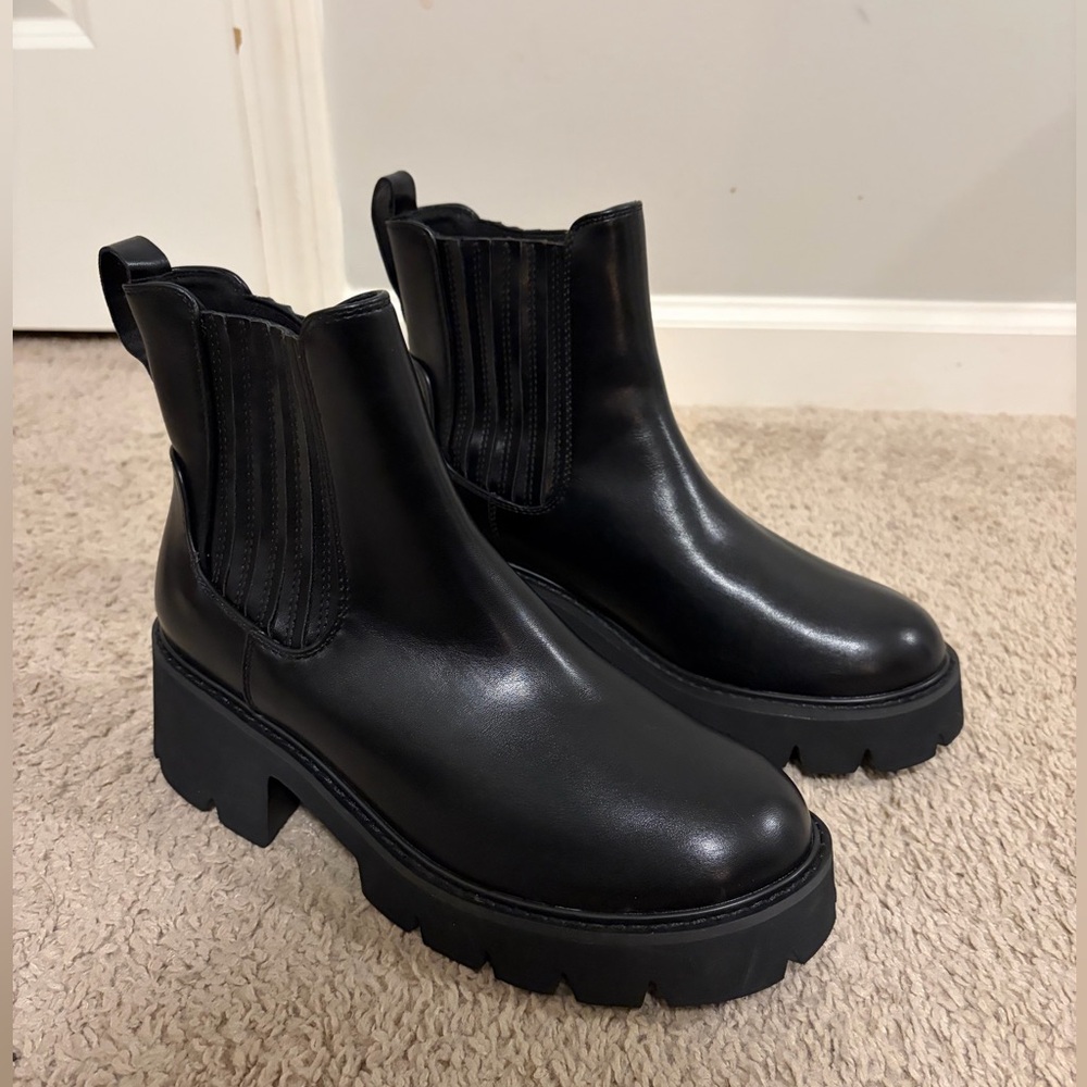 Black Chunky Chelsea Boots AMAZON BRAND